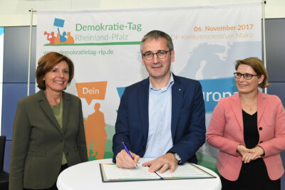Gründung des Bündnis "Demokratie gewinnt!" beim 12. Demokratie-Tag Rheinland-Pfalz